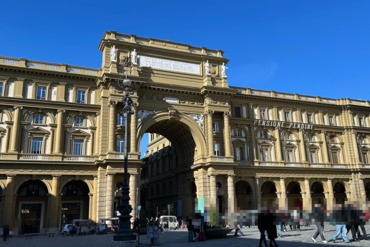Lasciati incantare da Piazza della Repubblica: il Salotto di Firenze dove la bellezza è di casa